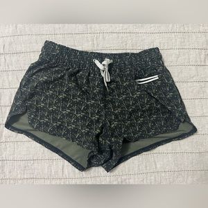 Vuori Shorts